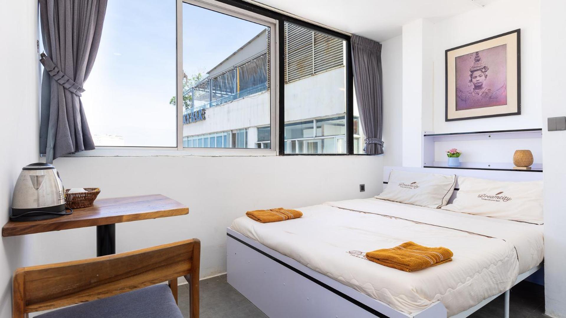 Sky Hotel Central Phnom Penh - Rooms & Apartments Exterior photo