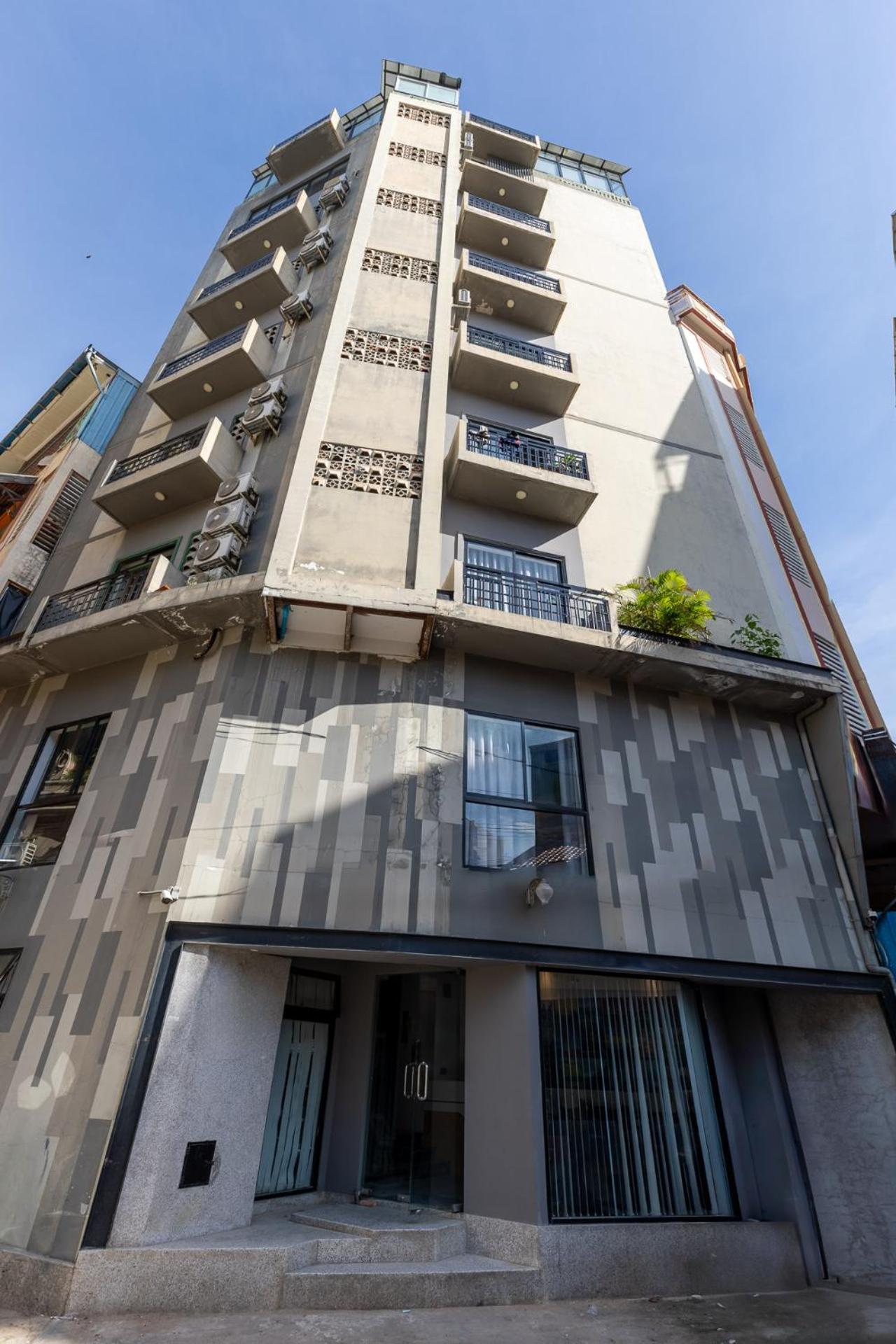Sky Hotel Central Phnom Penh - Rooms & Apartments Exterior photo