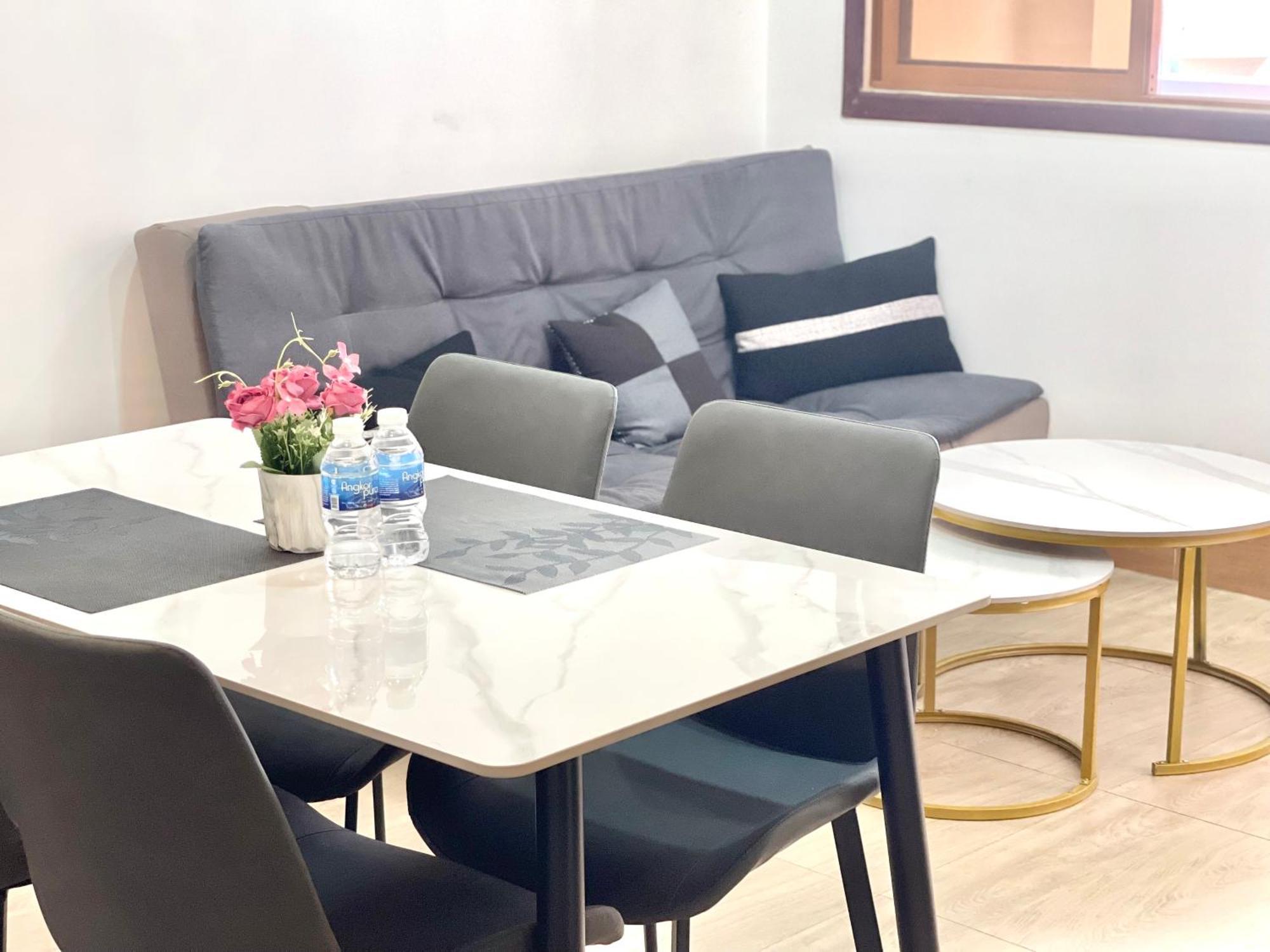 Sky Hotel Central Phnom Penh - Rooms & Apartments Exterior photo